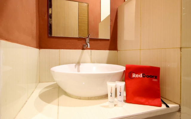 RedDoorz Plus @ Jalan Damai 2