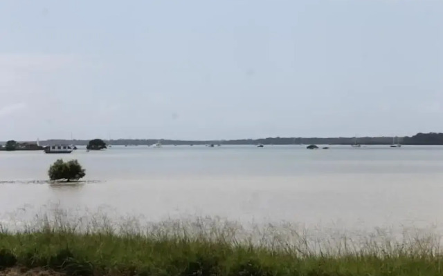 Tin Can Bay Budget Accommodation - Hostel