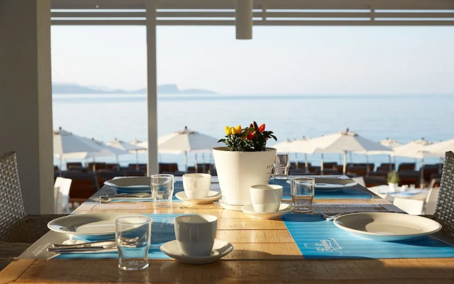 Lichnos Beach Hotel & Bungalows
