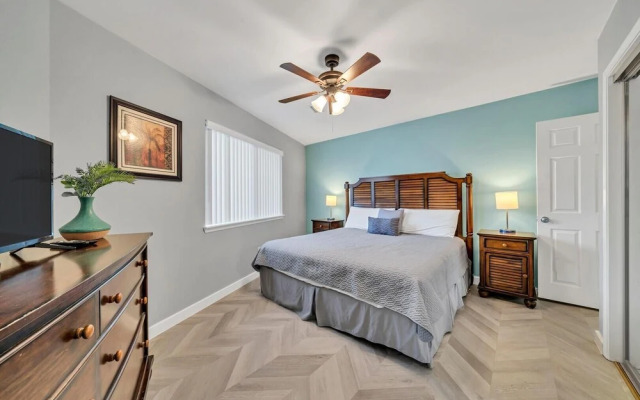 Crystal Village II, Unit 6B