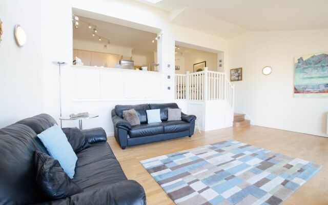 Clifton Court Apt 15 With Heated Pool