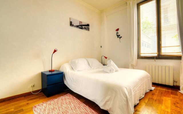 Rustic 1 Bedroom Apartment in Montmarte