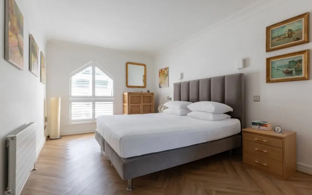 West Heath Road by Onefinestay