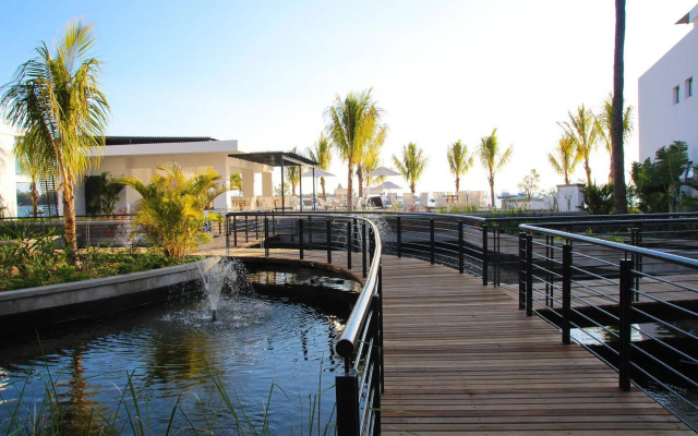 Latitude Luxury Seafront Apartments