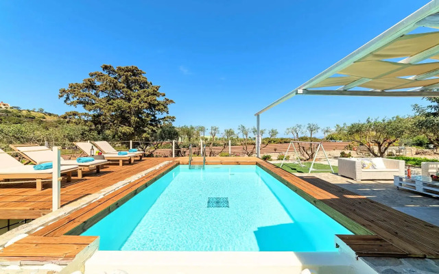 Cretan Lodge Private Heated Pool