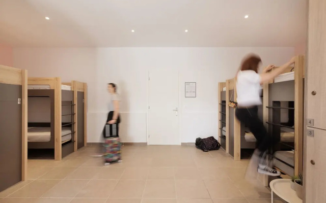 Local Hostel & Suites
