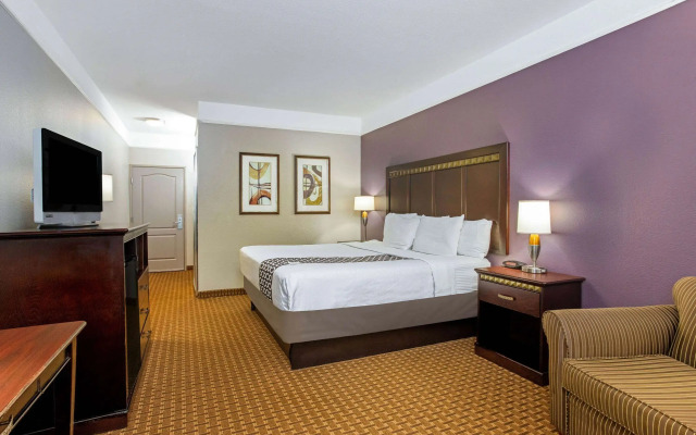 La Quinta Inn & Suites by Wyndham Cleburne