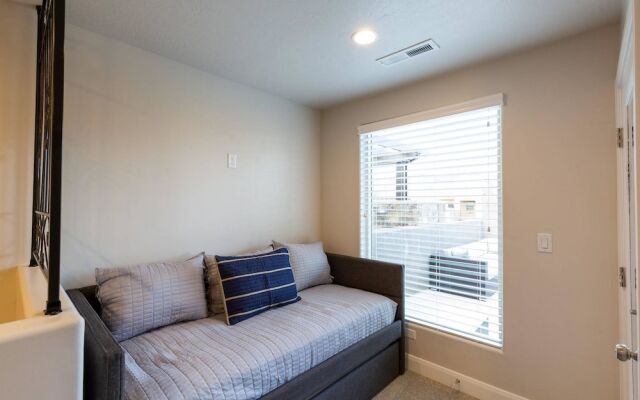 Sunset at Snow Canyon by RedAwning