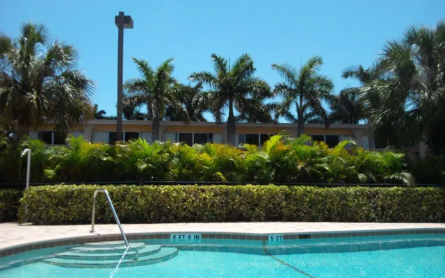 Hollywood Beach Golf Resort