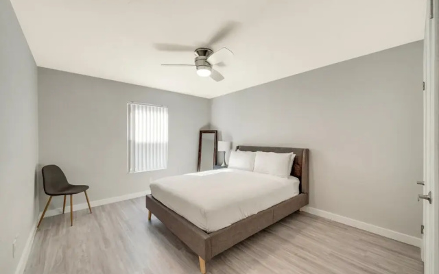 Modern 2BR Near UT Hyde Park Evonify