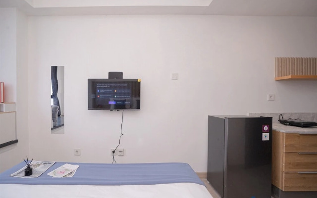 Fully Furnished and Homey Studio Collins Boulevard Apartment