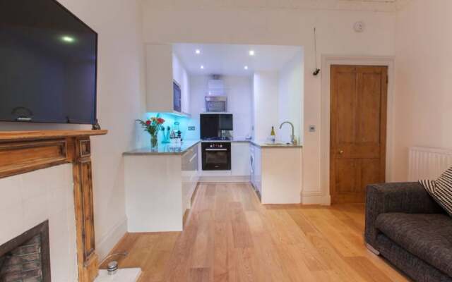 2 Bedroom Apartment Near Edinburgh Castle