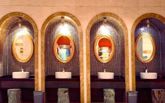 Oriental Hawaii Holiday Hotel