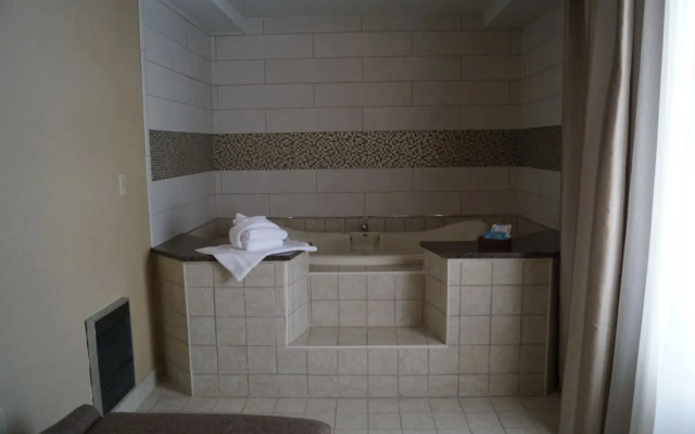 Holiday Inn Express Hotel & Suites Watertown-Thousand Island by IHG