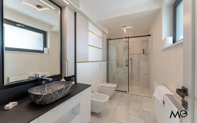 MoHost Valcom - Luxury Skyline Penthouse