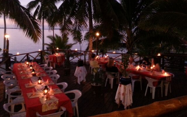 Va-i-moana Seaside Lodge