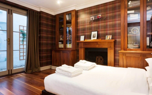 3 Bedroom South Kensington Flat