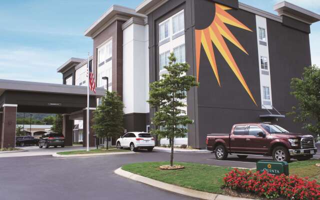 La Quinta Inn & Suites by Wyndham Chattanooga - Lookout Mtn