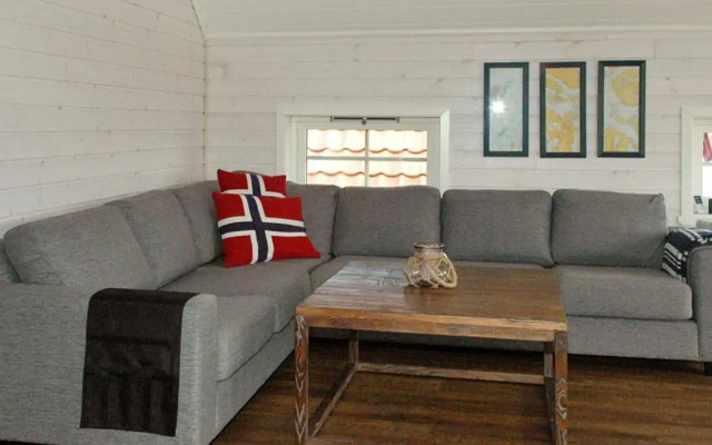 Four-Bedroom Holiday home in Urangsvåg