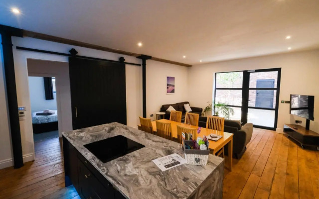 The Eden Warehouse - Pink Apartment (sleeps 4)