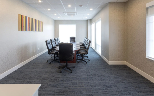 Holiday Inn Express & Suites Seattle South - Tukwila, an IHG Hotel