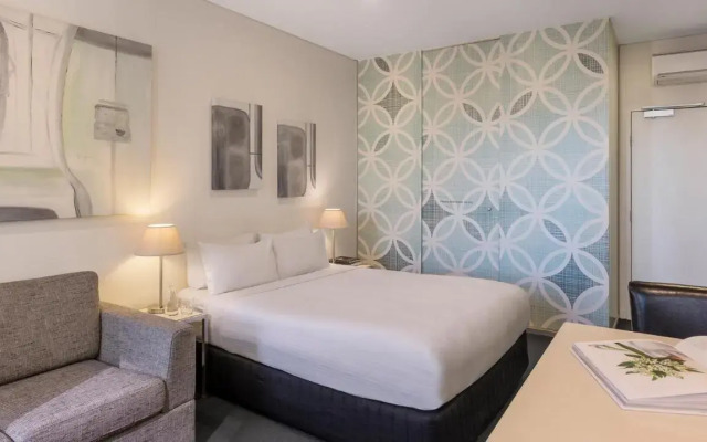 Oaks Melbourne on Collins Suites