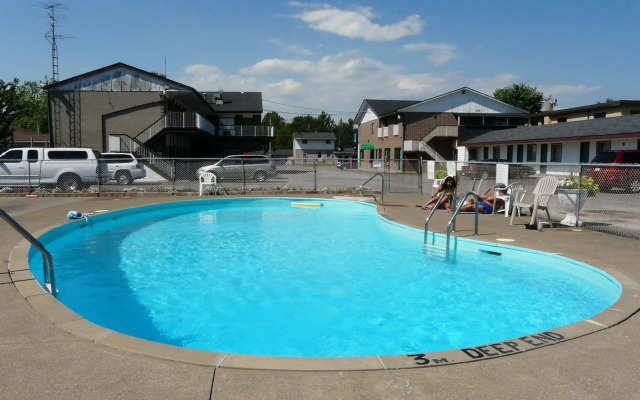 Tropicana Inn