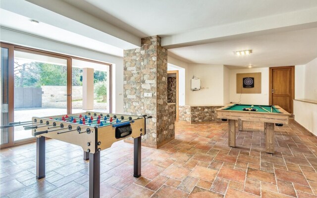 Awesome Home in Premantura With Wifi and 5 Bedrooms