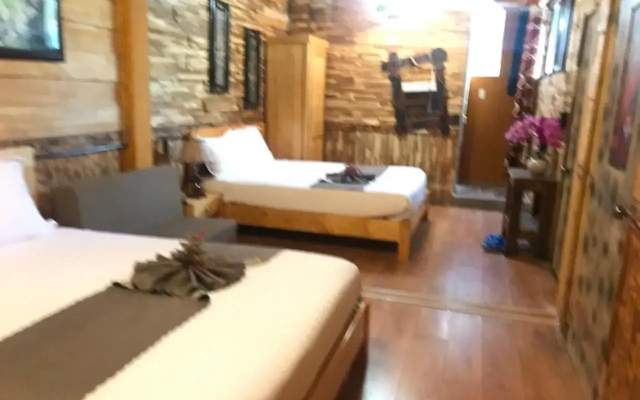 Redhouse Backpacker Hostel