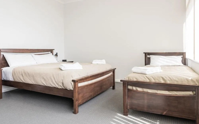 Somerset Hotel – Guest Rooms – Somerset
