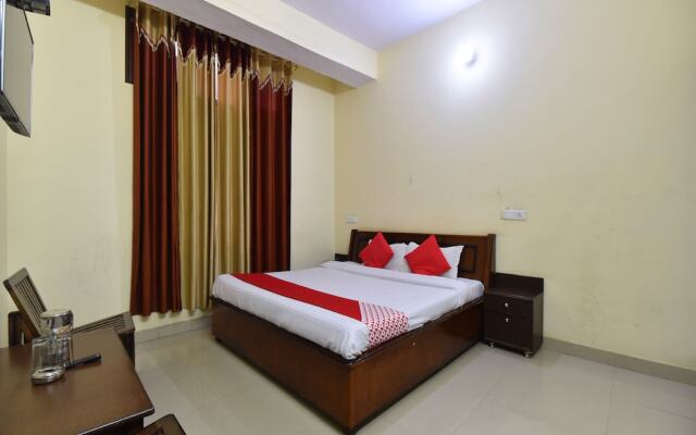Oyo 28027 Hotel Dhruv