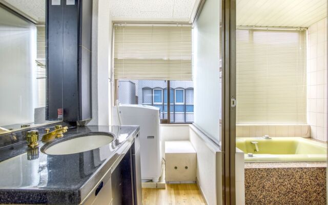 Shinsaibashi Qilv Apartments