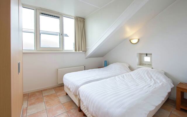 Tidy apartment with dishwasher, close to Amsterdam