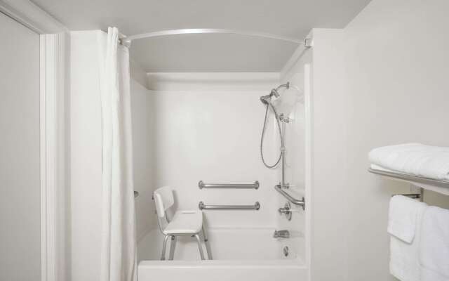 Super 8 by Wyndham Dandridge