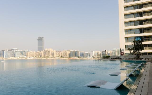 Luxurious Waterfront 1BR with Sea Views