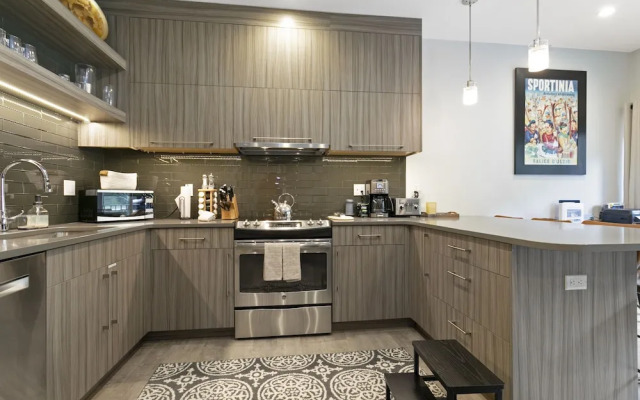 4192 Spruce Way 1 Bedroom Condo