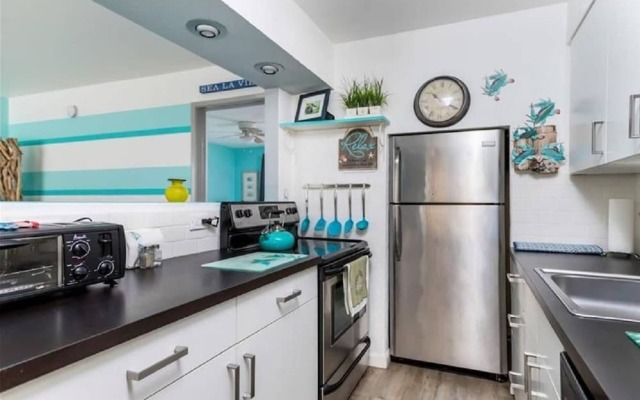 Mid Mari - Gorgeous Nautical Condo Near Beach, Shops & Restaurants- Condo 105