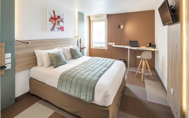 Carre Pau Airport Hotel
