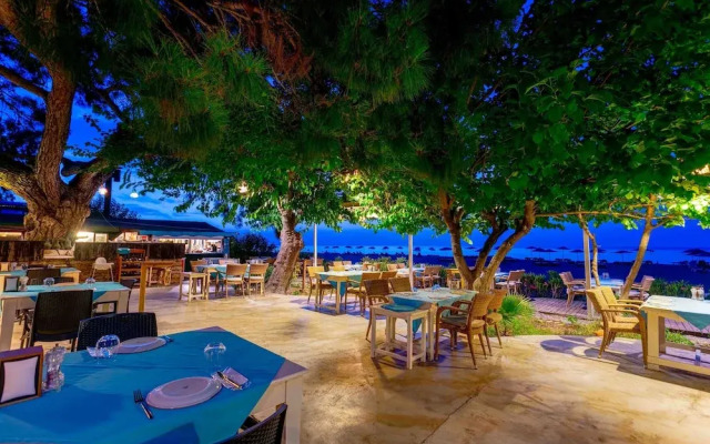 Etenna Beach Bungalows