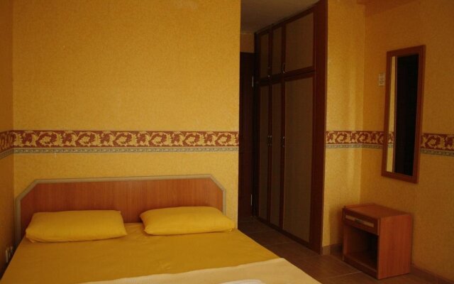 Yarar Hotel