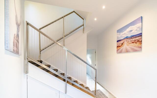 Birkenhead Modern 3 Bedrooms Villa