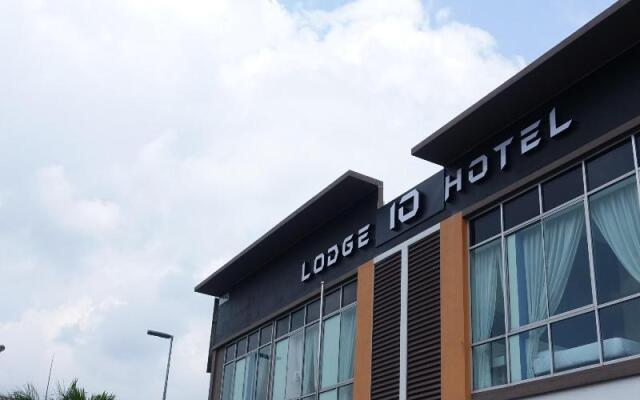 Lodge 10 Hotel