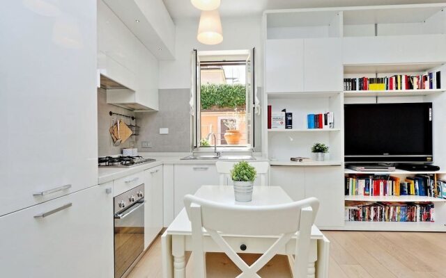 Lovely Home Spanish Steps with Balcony
