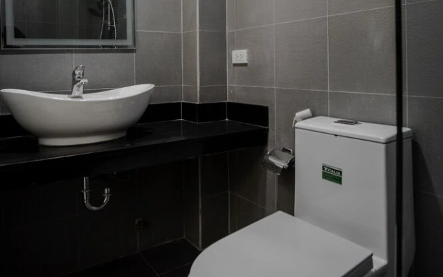 OYO 726 Sanchez Hotel