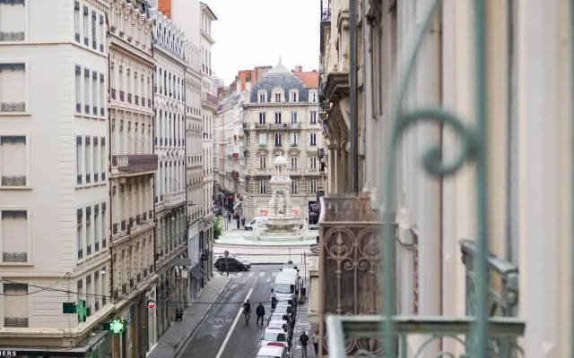 Globe et Cecil Hôtel