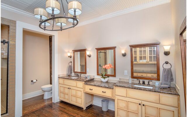 Beautiful Craftmans 4br/2.5ba Home Near Downtown