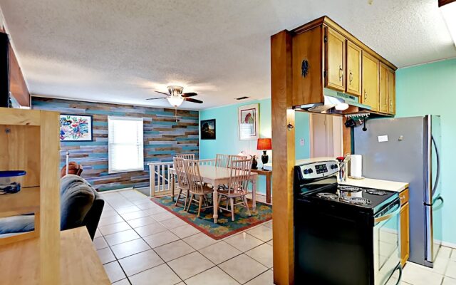 The Purple House - Four Bedroom Home