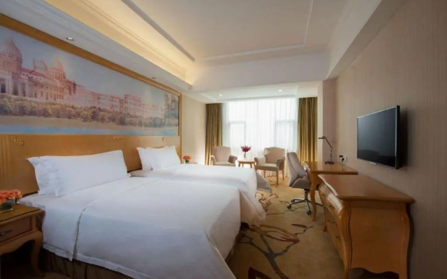 Vienna Hotel (Huidong and Run Pedestrian Street)