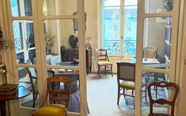 beautiful flat in the center of Paris 6 th district