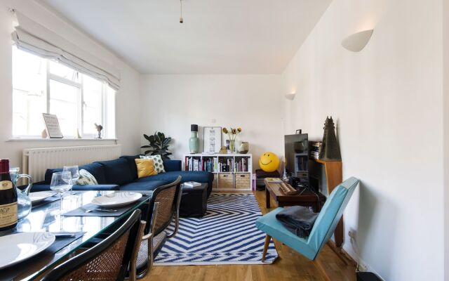 Bright and Breezy home by Clapham Common